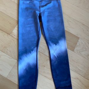 NWOT Elation Watercolor Stripe 7/8 Tight. Small